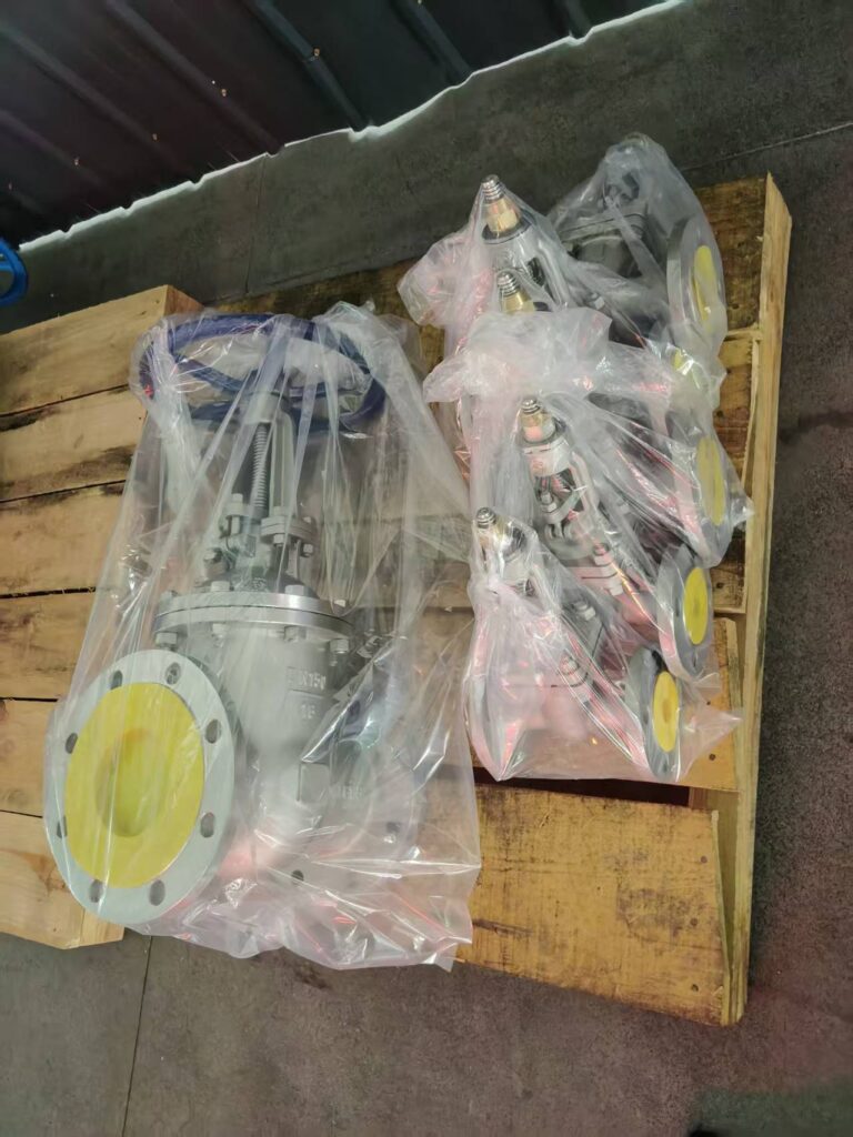 Finished valves bagged with flange caps on a pallet at the BAUTU plant