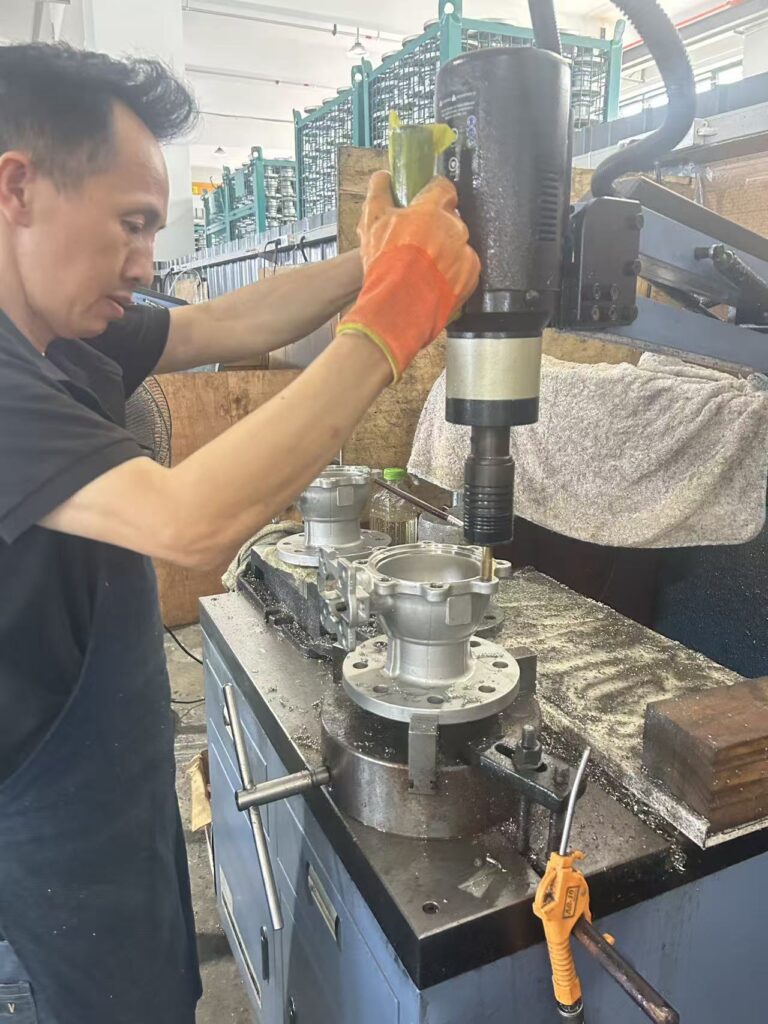 Tightening body bolts during ball valve assembly