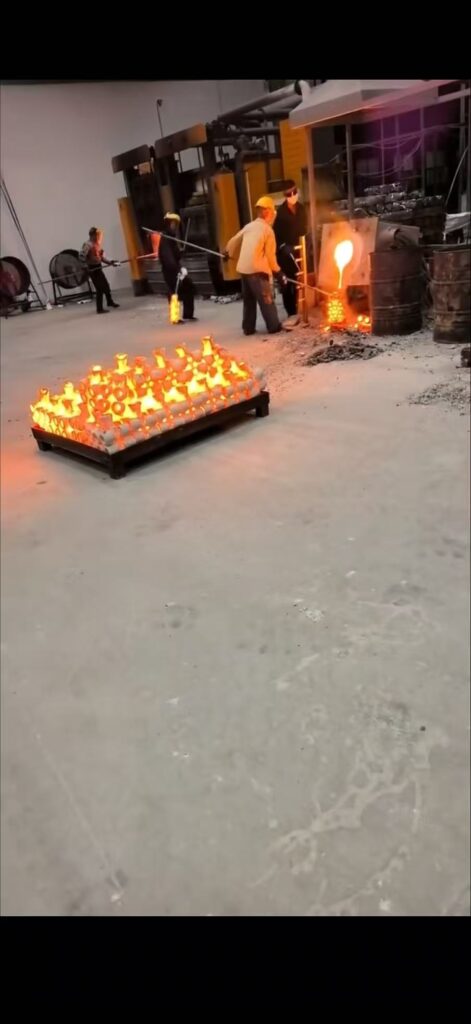 Pouring valve castings in the BAUTU foundry